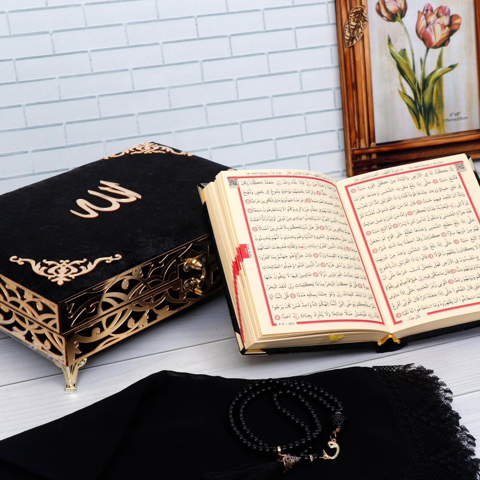 Elegante Geschenkbox mit Koran, Kopftuch & Tesbih